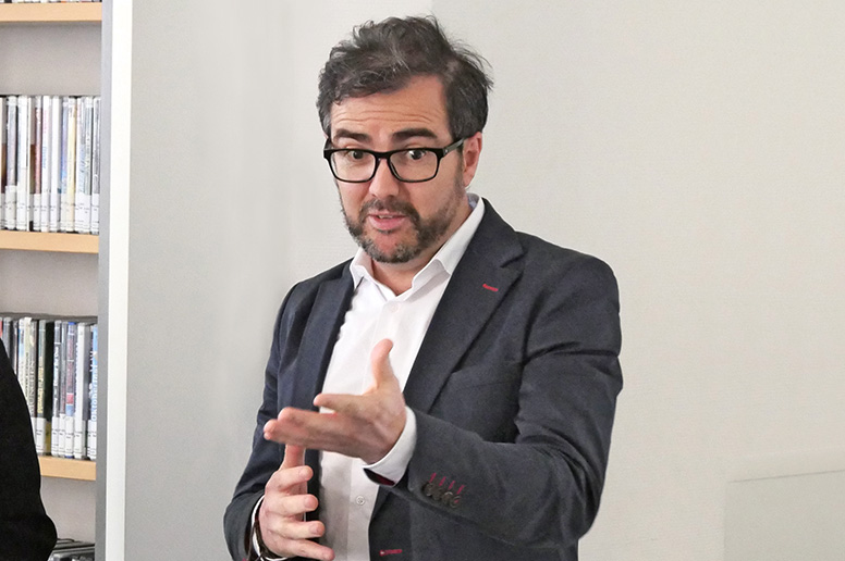 Alberto Coronado Alberto Coronado vom Frankfurter Welcomecenter macht Mut