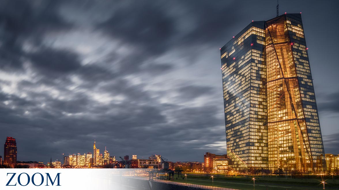 EZB vor dunklem Himmel