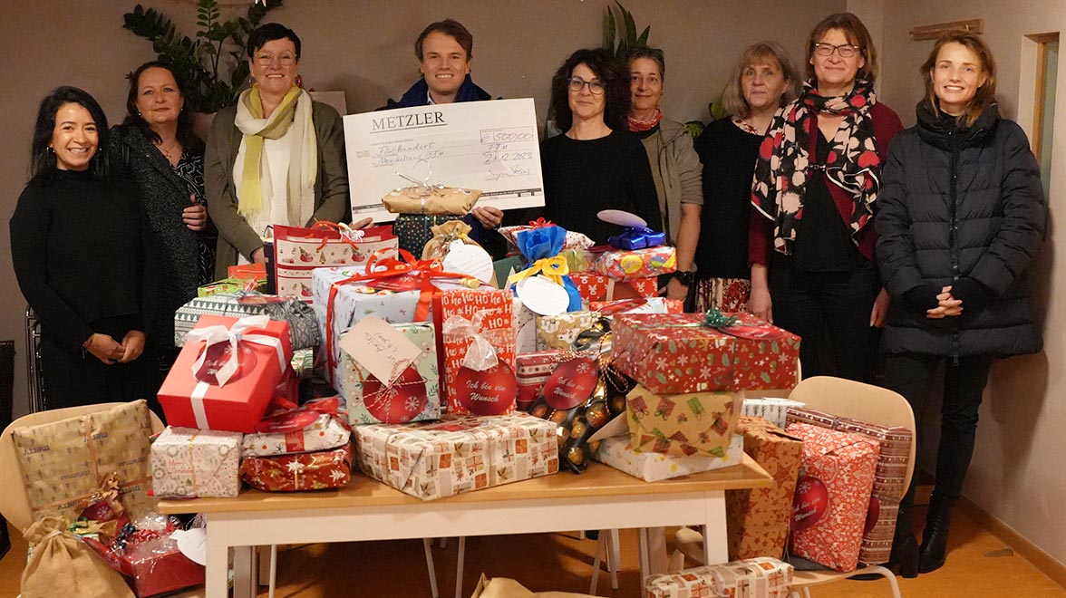 Übergabe der Geschenke Übergabe der Geschenke