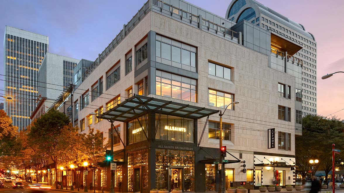 Front view of the building in 5th Pine Avenue in Seattle