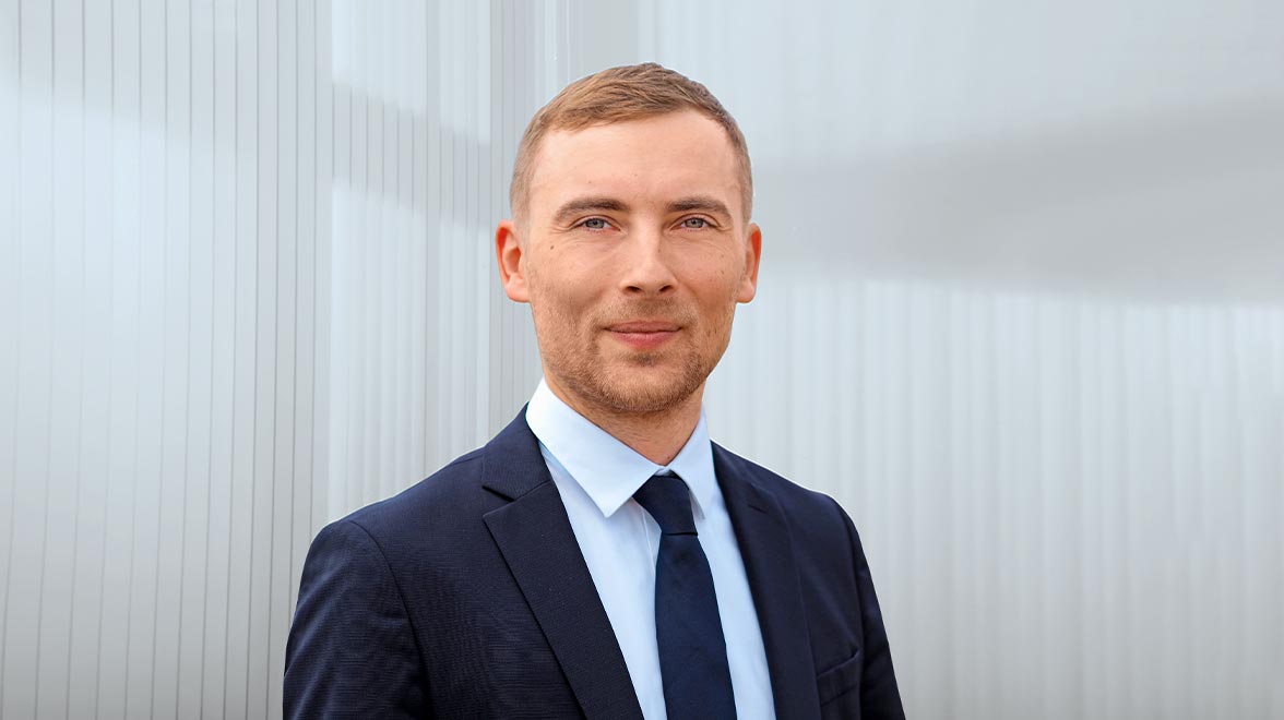 Jonas Weisbach Jonas Weisbach, Experte für Nachhaltigkeit und Asset Management