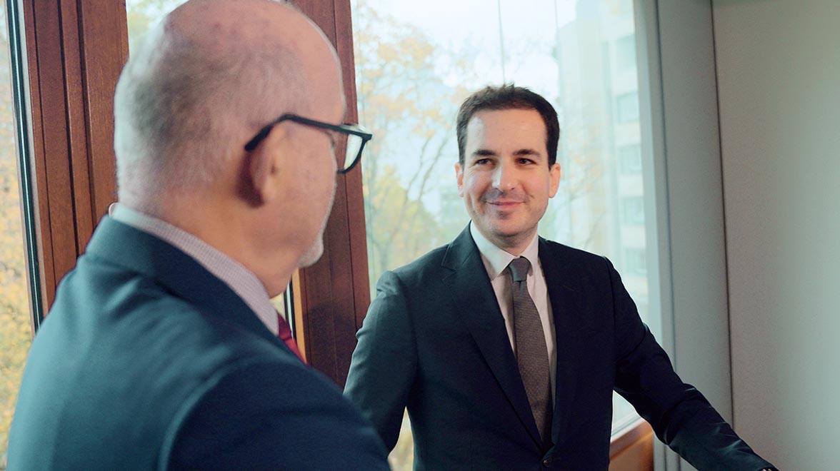 Stabwechsel: Dr. Rainer Matthes und Oliver Schmidt