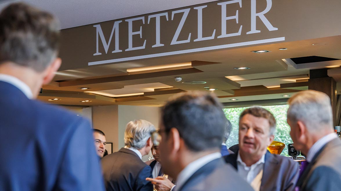 Metzler Private Banking Berlin - Eröffnungsfeier Mai 2025 - Metzler Logo im Hotel Stue