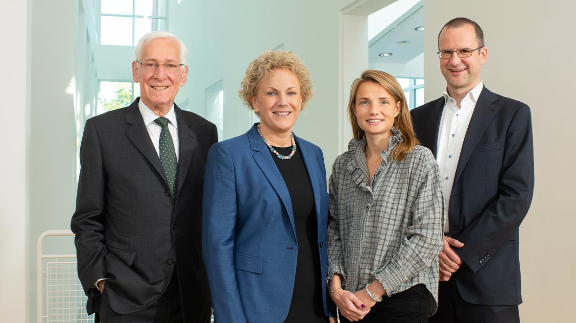 Kuratorium Metzler-Stiftung Ekkehardt Sättele (Vorsitzender), Stefanie Buchmann, Elena von Metzler und Dr. Leonhard von Metzler (stellvertretender Vorsitzender)