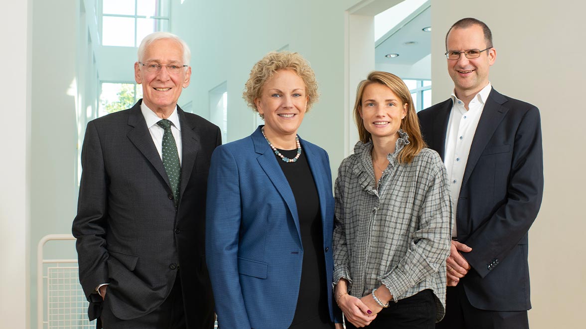 Ekkehardt Sättele (Vorsitzender), Stefanie Buchmann, Elena von Metzler und Dr. Leonhard von Metzler (stellvertretender Vorsitzender)