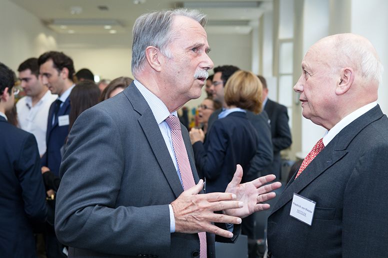 Prof. Lehmann und Friedrich von Metzler besprechen das kommende Sprachstipendium 2017