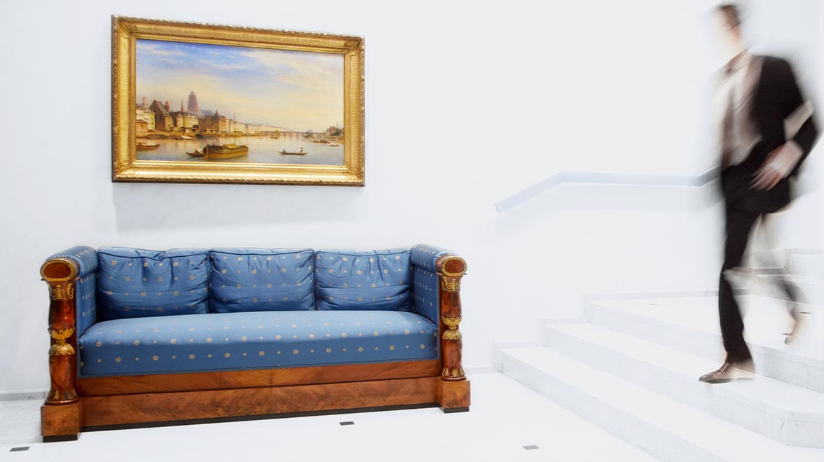 The blue Metzler sofa in its former location at Grosse Gallusstrasse 18. The blue Metzler sofa in its former location at Grosse Gallusstrasse 18.