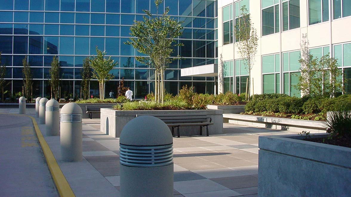 Forecourt of the LadeRidge Square in Redmond